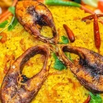 বৃষ্টি ভেজা দুপুরে ঝটপট বানিয়ে ফেলুন ইলিশ খিচুড়ি